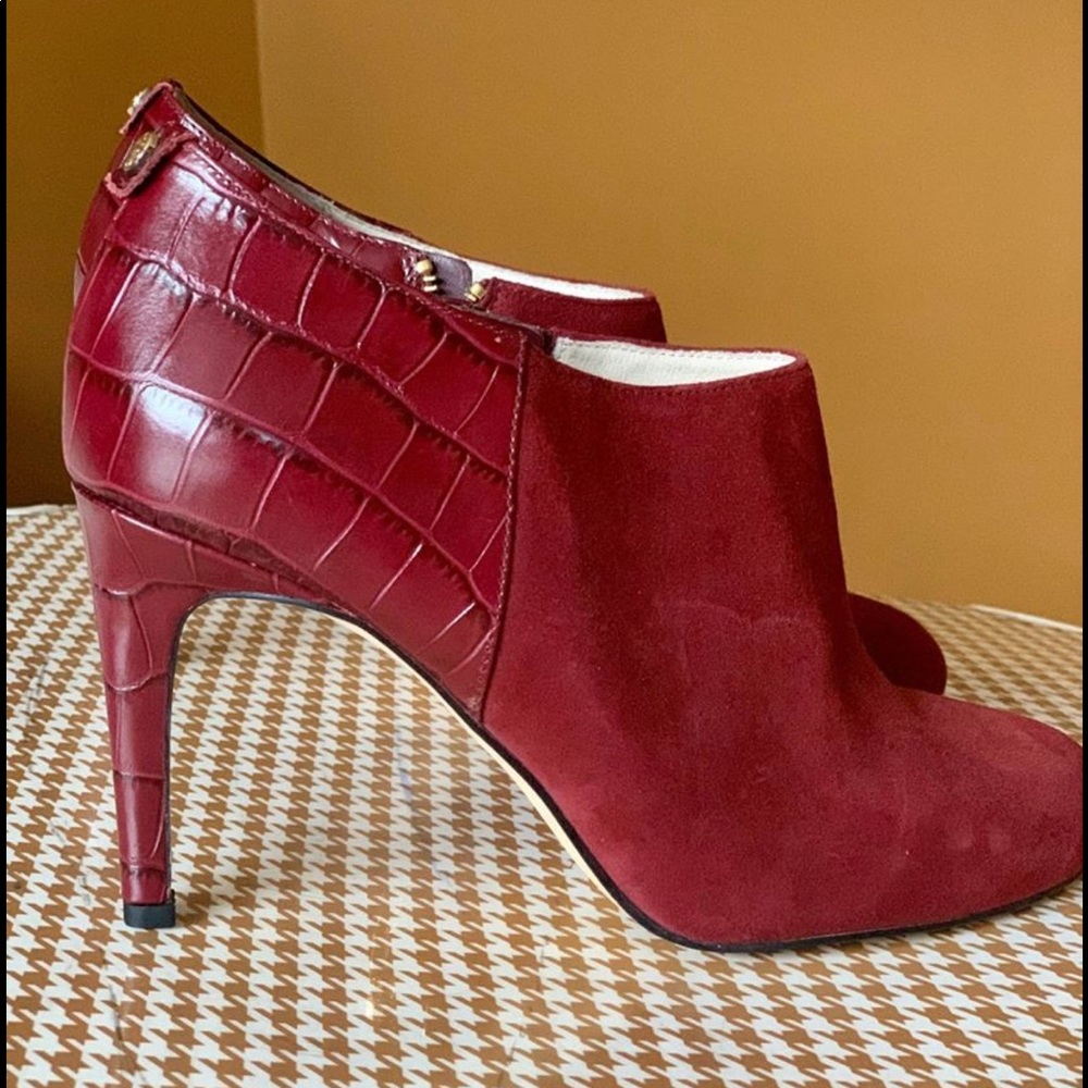 Gorgeous Michael Kors Booties.